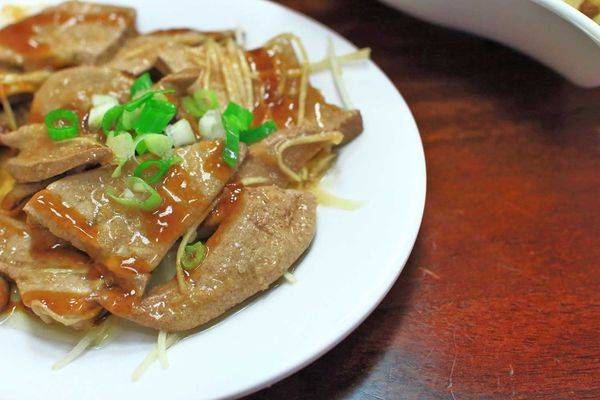 【台中美食】廖記雞肉飯-便宜又大碗,CP值極高的15年老字號美食小吃店