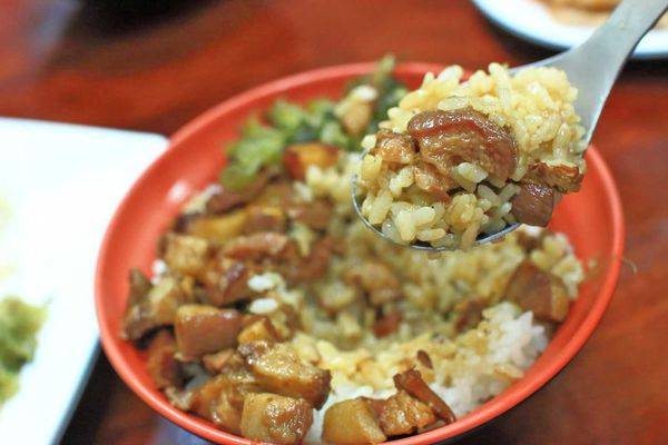 【台中美食】廖記雞肉飯-便宜又大碗,CP值極高的15年老字號美食小吃店