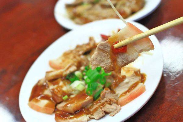 【台中美食】廖記雞肉飯-便宜又大碗,CP值極高的15年老字號美食小吃店