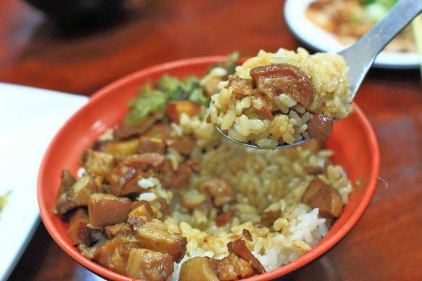 【台中美食】廖記雞肉飯-便宜又大碗,CP值極高的15年老字號美食小吃店