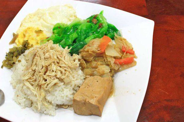 【台中美食】廖記雞肉飯-便宜又大碗,CP值極高的15年老字號美食小吃店