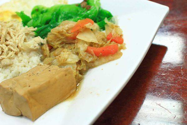 【台中美食】廖記雞肉飯-便宜又大碗,CP值極高的15年老字號美食小吃店