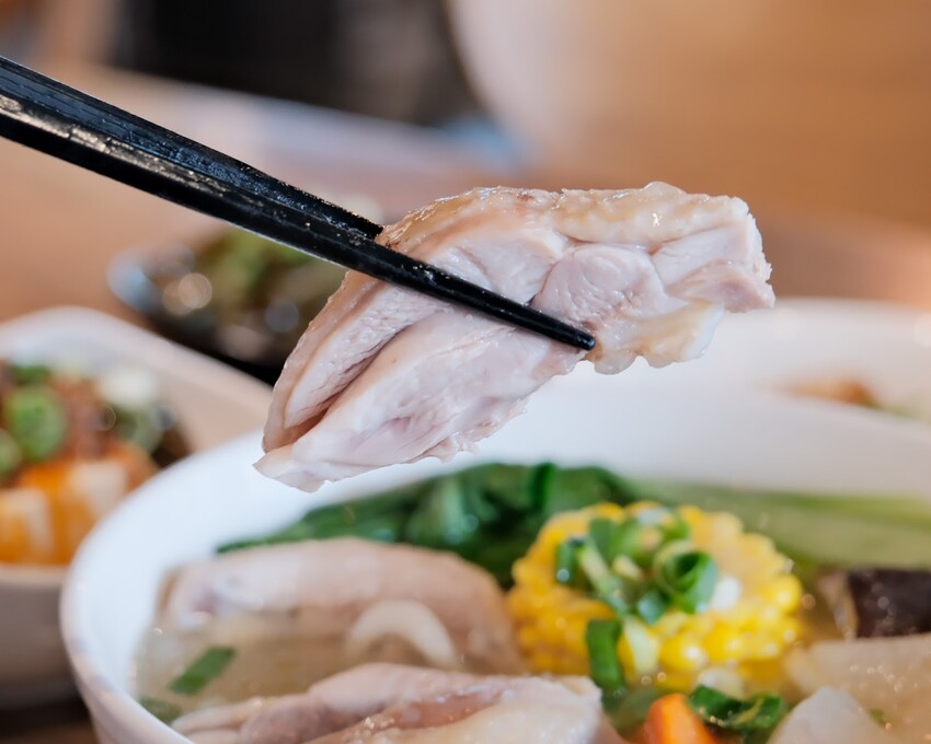 【台北大安美食】牛莊園牛肉麵~清燉蔬果湯頭超鮮美!大安最好吃牛肉麵!科技大樓美食必吃~