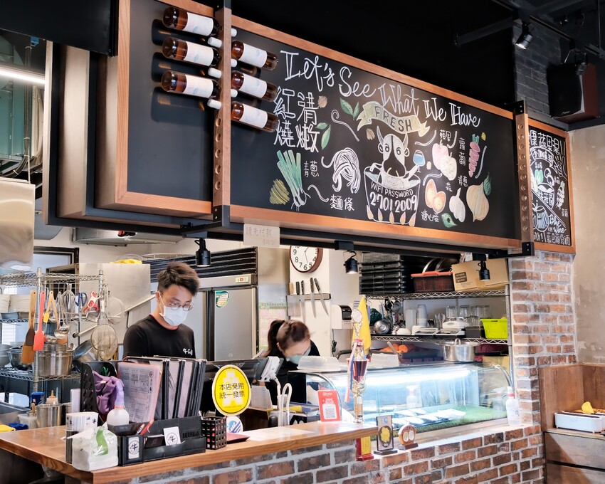 【台北大安美食】牛莊園牛肉麵~清燉蔬果湯頭超鮮美!大安最好吃牛肉麵!科技大樓美食必吃~