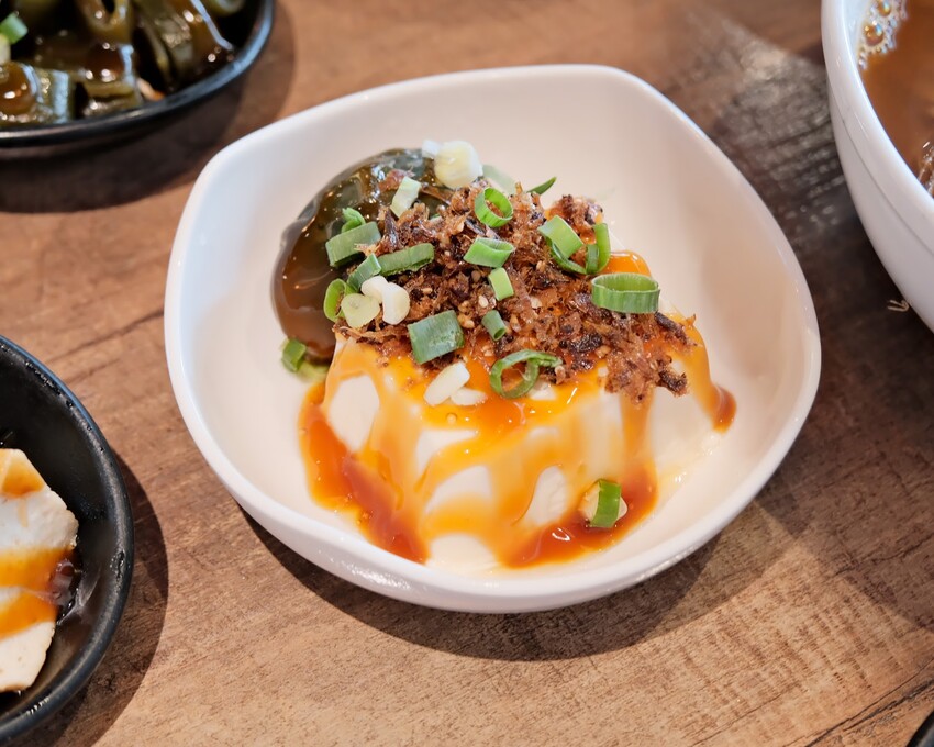 【台北大安美食】牛莊園牛肉麵~清燉蔬果湯頭超鮮美!大安最好吃牛肉麵!科技大樓美食必吃~