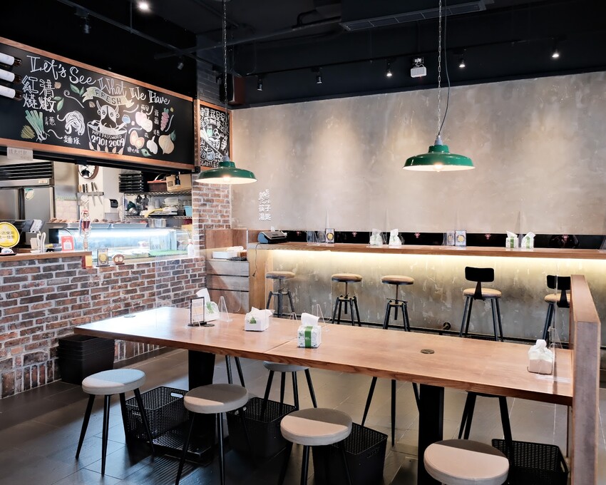 【台北大安美食】牛莊園牛肉麵~清燉蔬果湯頭超鮮美!大安最好吃牛肉麵!科技大樓美食必吃~