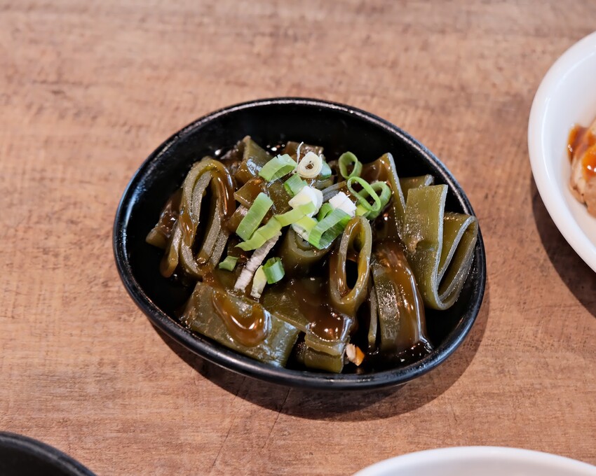 【台北大安美食】牛莊園牛肉麵~清燉蔬果湯頭超鮮美!大安最好吃牛肉麵!科技大樓美食必吃~