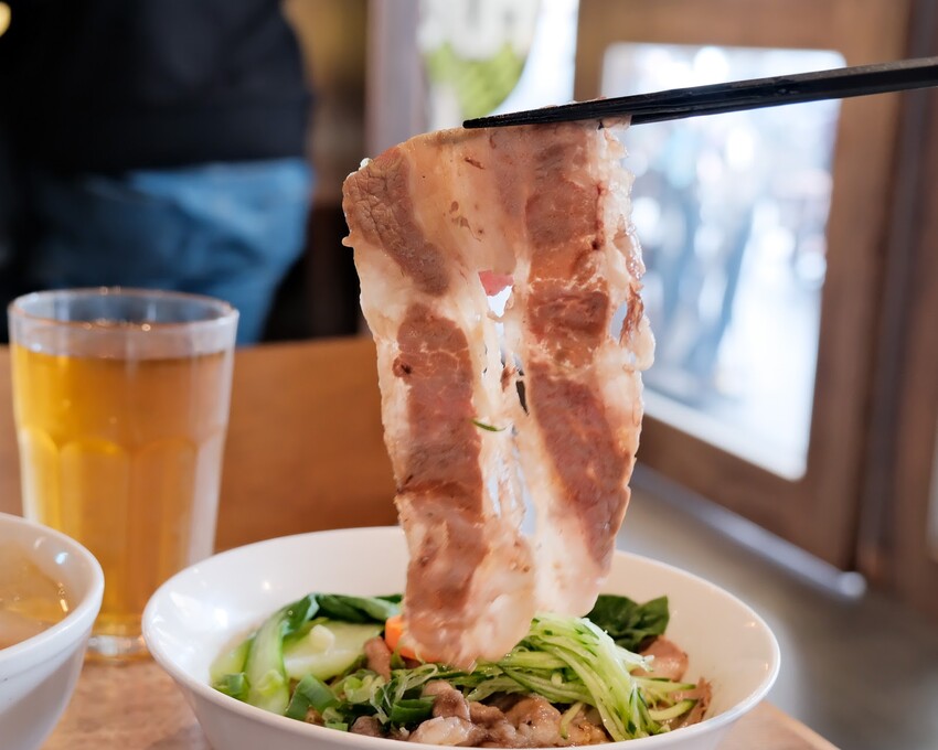 【台北大安美食】牛莊園牛肉麵~清燉蔬果湯頭超鮮美!大安最好吃牛肉麵!科技大樓美食必吃~