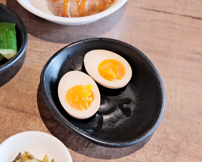 【台北大安美食】牛莊園牛肉麵~清燉蔬果湯頭超鮮美!大安最好吃牛肉麵!科技大樓美食必吃~