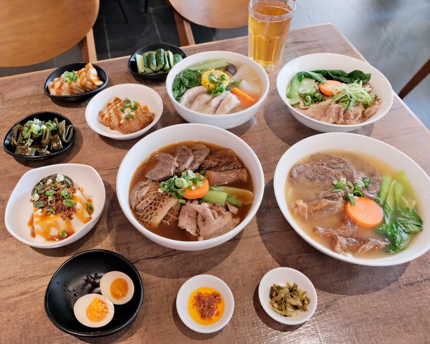 【台北大安美食】牛莊園牛肉麵~清燉蔬果湯頭超鮮美!大安最好吃牛肉麵!科技大樓美食必吃~