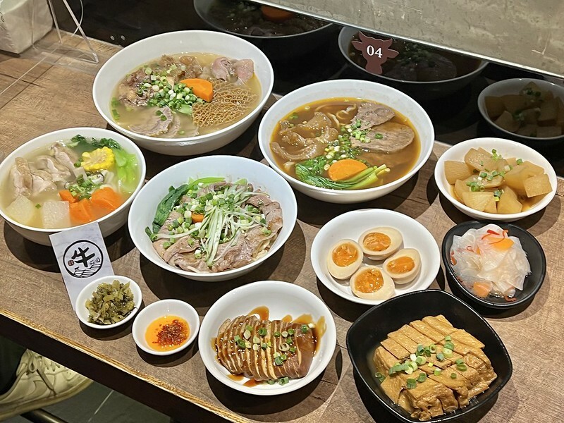 （台北牛肉麵）牛莊園牛肉麵～莊園紅燒/清燉牛肉麵都好吃～人氣牛湯滷蘿蔔、牛肉湯花干千萬別錯過！牛莊園牛肉麵菜單