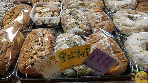 霸歐匠作烘焙:台中大里爆好吃麵包。霸歐匠作烘焙。仁化黃昏市場超人氣歐包平價美味不到四小時完售