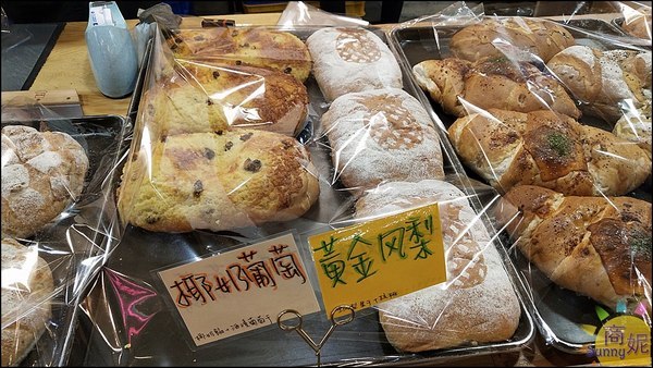霸歐匠作烘焙:台中大里爆好吃麵包。霸歐匠作烘焙。仁化黃昏市場超人氣歐包平價美味不到四小時完售