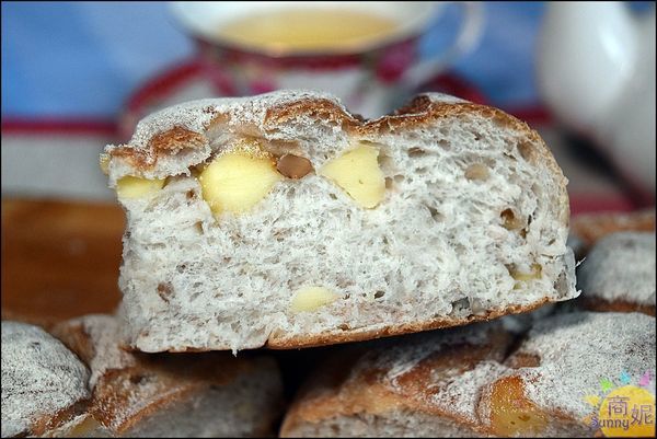 霸歐匠作烘焙:台中大里爆好吃麵包。霸歐匠作烘焙。仁化黃昏市場超人氣歐包平價美味不到四小時完售