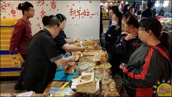 霸歐匠作烘焙:台中大里爆好吃麵包。霸歐匠作烘焙。仁化黃昏市場超人氣歐包平價美味不到四小時完售