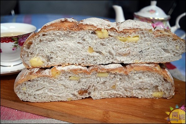 霸歐匠作烘焙:台中大里爆好吃麵包。霸歐匠作烘焙。仁化黃昏市場超人氣歐包平價美味不到四小時完售