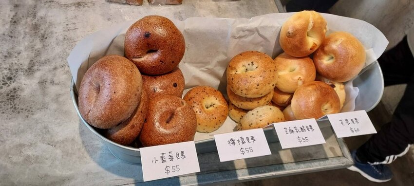 屏東最美麵包店 文青 網美集聚一身的美菊麵包店 開放式廚房 口味種類眾多