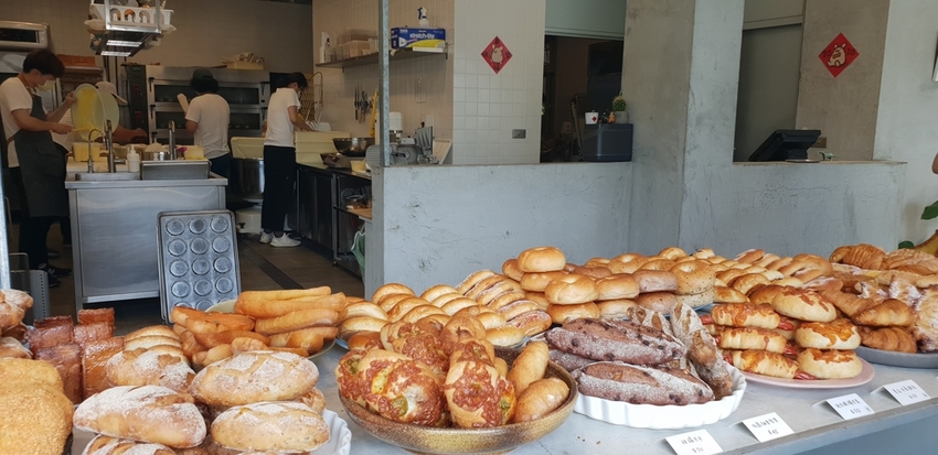 20200511_123713.jpg - 【屏東】美菊文青風麵包店。店外超好拍。無添加健康麵包