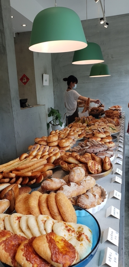 20200511_123719.jpg - 【屏東】美菊文青風麵包店。店外超好拍。無添加健康麵包