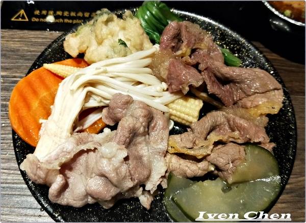 御守火鍋:《新莊火鍋推薦》夏天就是要吃鍋\雙人超值海陸雙拼鍋\菜盤也可換肉盤\真材實料美味\火鍋控不可錯失的『御守火鍋』