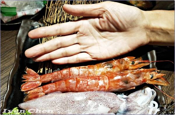 御守火鍋:《新莊火鍋推薦》夏天就是要吃鍋\雙人超值海陸雙拼鍋\菜盤也可換肉盤\真材實料美味\火鍋控不可錯失的『御守火鍋』