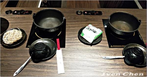 御守火鍋:《新莊火鍋推薦》夏天就是要吃鍋\雙人超值海陸雙拼鍋\菜盤也可換肉盤\真材實料美味\火鍋控不可錯失的『御守火鍋』