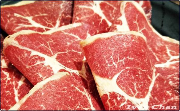 御守火鍋:《新莊火鍋推薦》夏天就是要吃鍋\雙人超值海陸雙拼鍋\菜盤也可換肉盤\真材實料美味\火鍋控不可錯失的『御守火鍋』