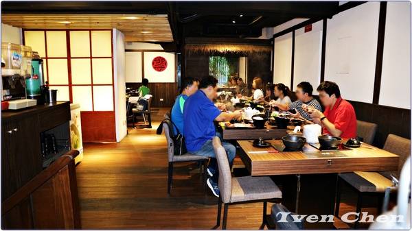 御守火鍋:《新莊火鍋推薦》夏天就是要吃鍋\雙人超值海陸雙拼鍋\菜盤也可換肉盤\真材實料美味\火鍋控不可錯失的『御守火鍋』