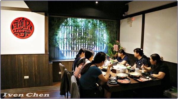 御守火鍋:《新莊火鍋推薦》夏天就是要吃鍋\雙人超值海陸雙拼鍋\菜盤也可換肉盤\真材實料美味\火鍋控不可錯失的『御守火鍋』