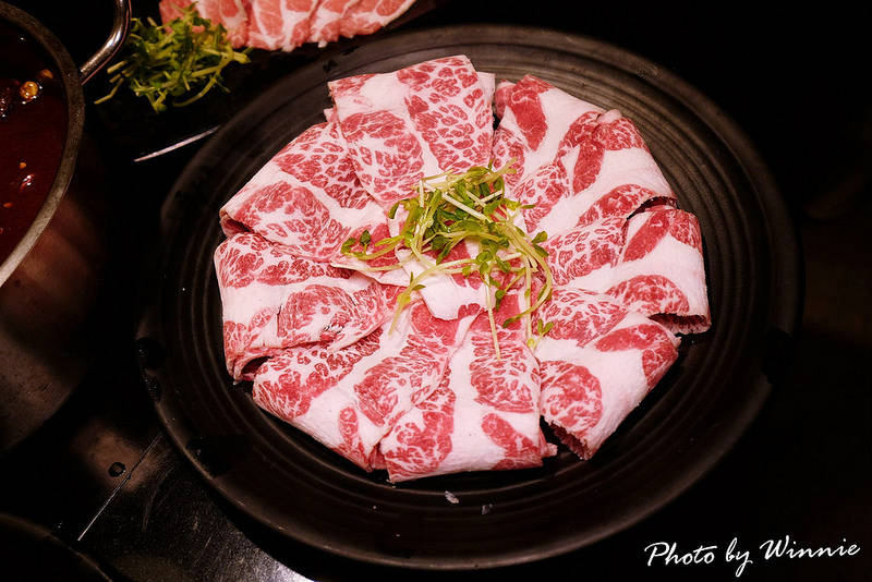 【台北美食】永春站 ▏御鮮殿頂級鍋物&琉璃燒,全國首創琉璃燒料理*鴛鴦鍋物搭配超痛風天王海鮮塔,一種套餐雙重饗宴