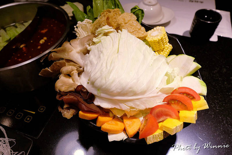 【台北美食】永春站 ▏御鮮殿頂級鍋物&琉璃燒,全國首創琉璃燒料理*鴛鴦鍋物搭配超痛風天王海鮮塔,一種套餐雙重饗宴