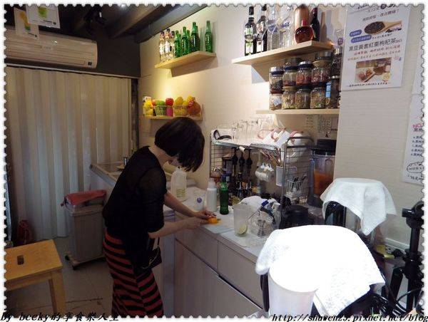 <捷運中山國小站>涼手作冰品/蝶豆花可爾必思爽飲/海洋之星香橙爽飲/青檸薄荷爽飲/百香蜂蜜百香漂浮爽飲/冰釀梅子蕃茄蘋果冰沙/冰釀梅子蕃茄多多冰沙/美透光桑椹蘋果冰沙/解腸燥桑椹多多冰沙/