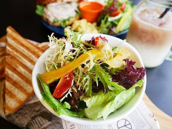 Muni Brunch：Muni Brunch-台中車站附近早午餐  店內裝潢超可愛  餐點精緻好吃又實惠  再訪率高到爆棚