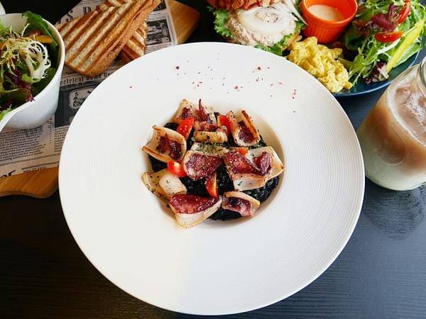 Muni Brunch：Muni Brunch-台中車站附近早午餐  店內裝潢超可愛  餐點精緻好吃又實惠  再訪率高到爆棚