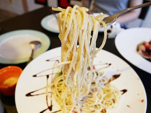 Muni Brunch：Muni Brunch-台中車站附近早午餐  店內裝潢超可愛  餐點精緻好吃又實惠  再訪率高到爆棚