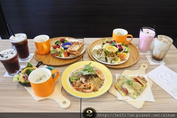 【台中北區】有手作蛋餅、燉飯、熱壓吐司、貓咪。來段悠閒的輕食早午餐時光吧~ (寵物友善餐廳)『双黄Envy Day』