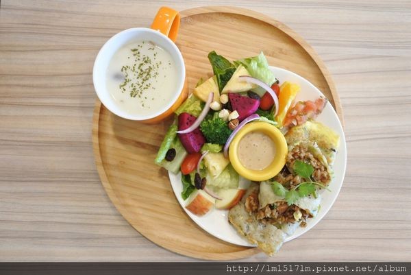 【台中北區】有手作蛋餅、燉飯、熱壓吐司、貓咪。來段悠閒的輕食早午餐時光吧~ (寵物友善餐廳)『双黄Envy Day』