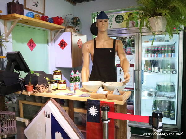 飛冰菓室:台中美食│飛冰菓室〃藏在臺中市眷村文物館裡的冰菓室,IG熱門打卡景點之一~
