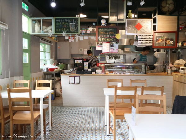 飛冰菓室:台中美食│飛冰菓室〃藏在臺中市眷村文物館裡的冰菓室,IG熱門打卡景點之一~