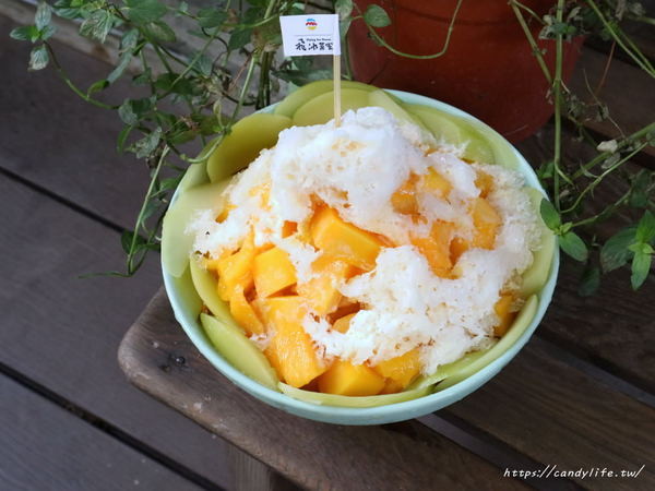 飛冰菓室:台中美食│飛冰菓室〃藏在臺中市眷村文物館裡的冰菓室,IG熱門打卡景點之一~