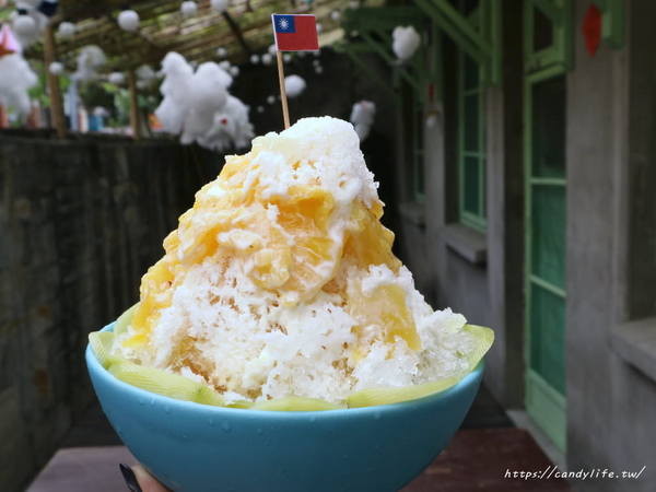 飛冰菓室:台中美食│飛冰菓室〃藏在臺中市眷村文物館裡的冰菓室,IG熱門打卡景點之一~