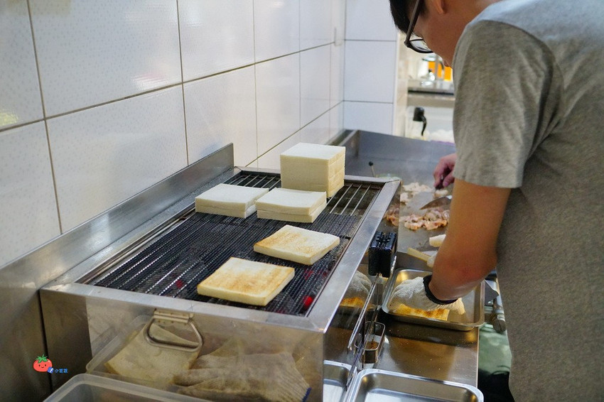 臨江夜市美食 明美碳烤吐司