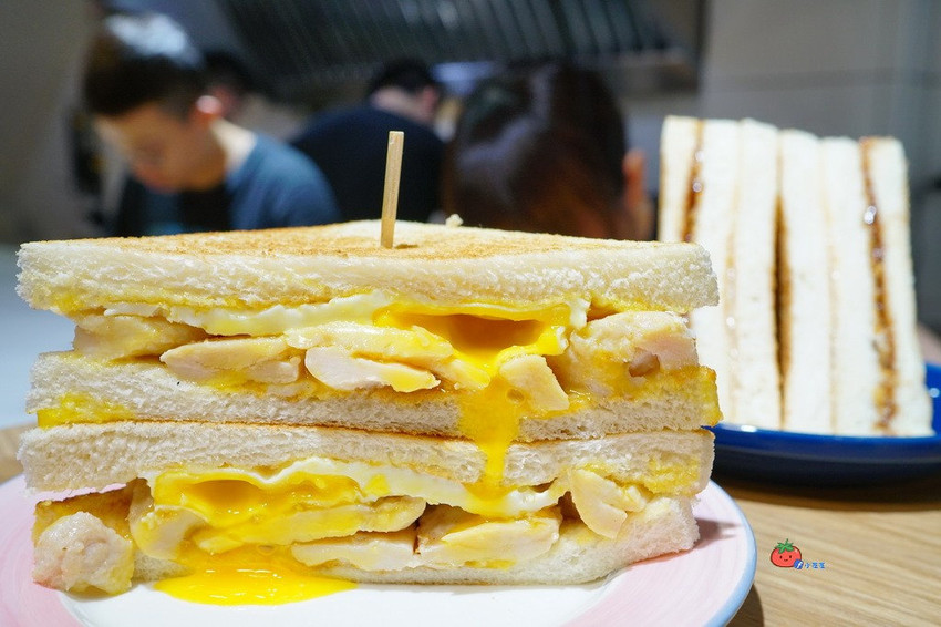 臨江夜市美食 明美碳烤吐司