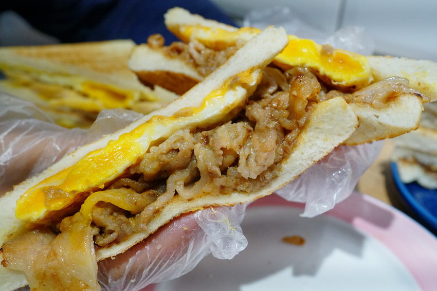 臨江夜市美食 明美碳烤吐司