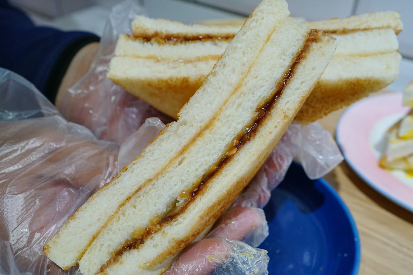 臨江夜市美食 明美碳烤吐司