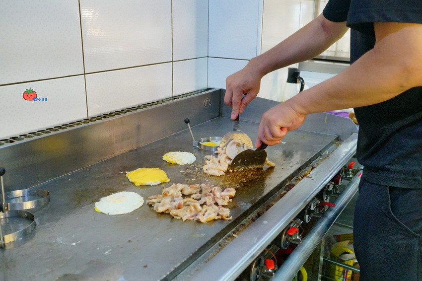 臨江夜市美食 明美碳烤吐司