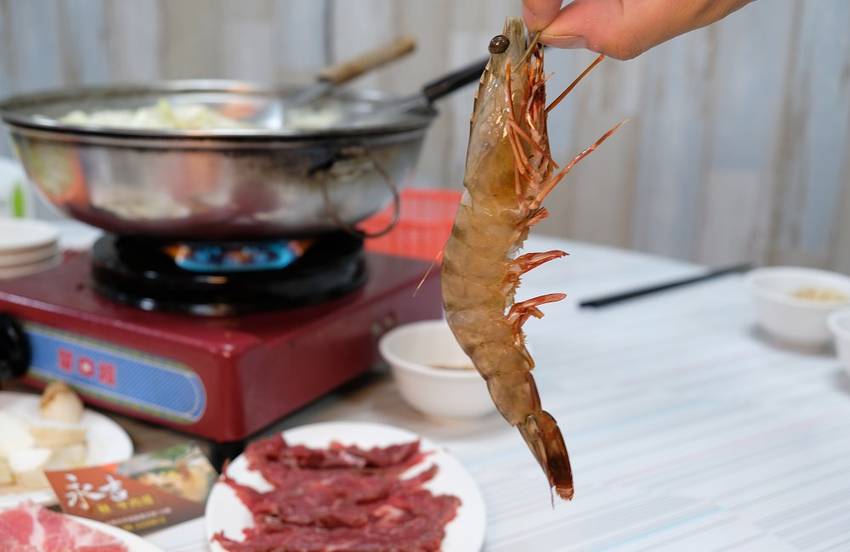 [台南]中西區永吉豬肉爐牛肉爐 蔬果湯頭肥豬蝦肉質肥厚有彈性好驚艷