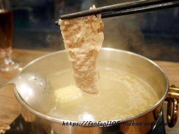 東區涮涮鍋【Shabu Nana 日式涮涮鍋 奈奈】#涮涮鍋 #冷藏A5和牛肋眼 #冷藏美國Prime自然牛小排 #溫體牛肉 #奈奈 #東區美食 #東區火鍋 (1).jpg