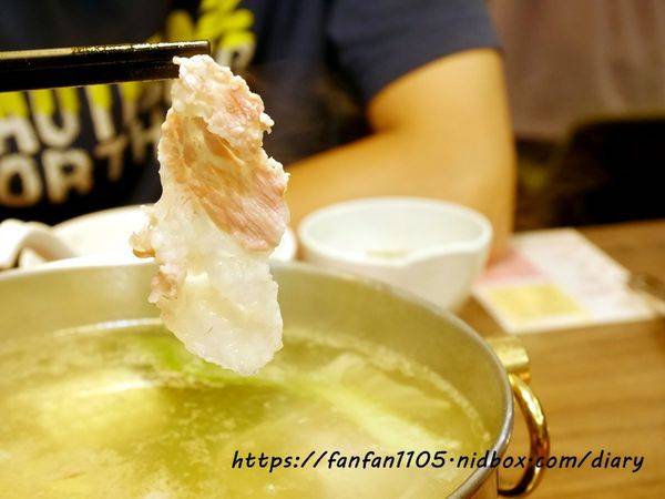 東區涮涮鍋【Shabu Nana 日式涮涮鍋 奈奈】#涮涮鍋 #冷藏A5和牛肋眼 #冷藏美國Prime自然牛小排 #溫體牛肉 #奈奈 #東區美食 #東區火鍋 (16).jpg