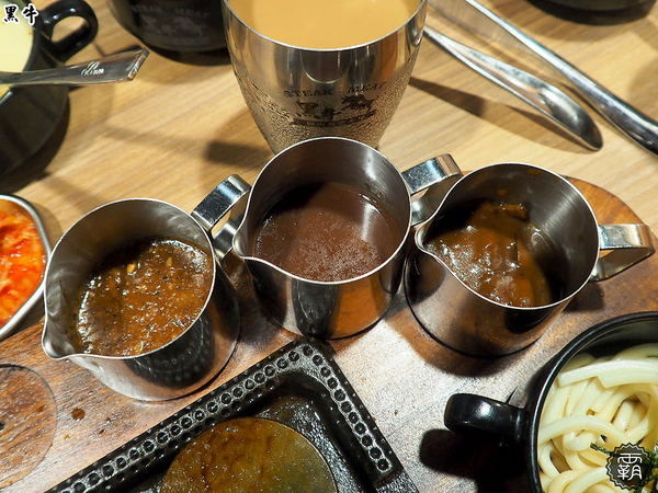 黑牛炭火岩燒牛排: 黑牛炭火岩燒牛排,炭烤香氣逼人,牛肉多汁又香甜~自助吧羅宋湯好多牛肉塊記得多喝幾碗~